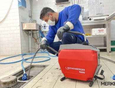 robotla tuvalet tıkanıklığı açma