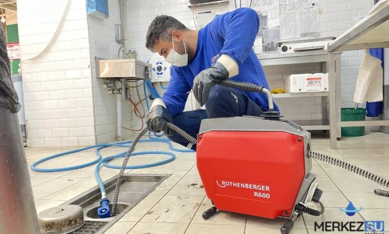 robotla tuvalet tıkanıklığı açma